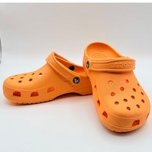 Crocs Classic Clog Women Size 8 Peach Slip On Comfort Water Friendly Sandal
